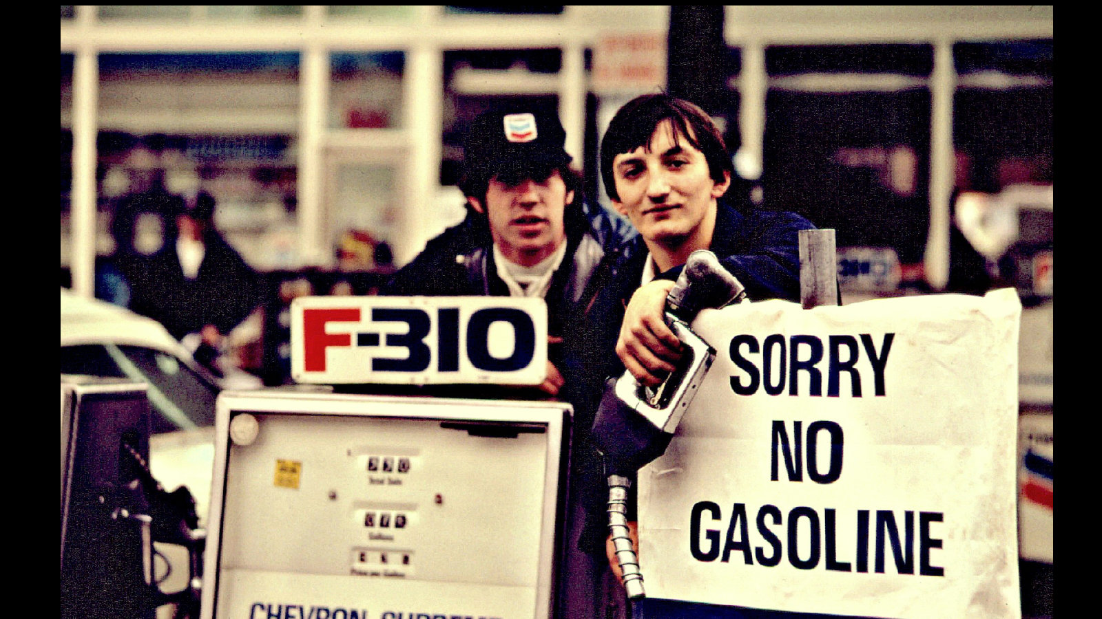 1979: la seconda crisi petrolifera. Alle pompe: sorry, no gasoline.