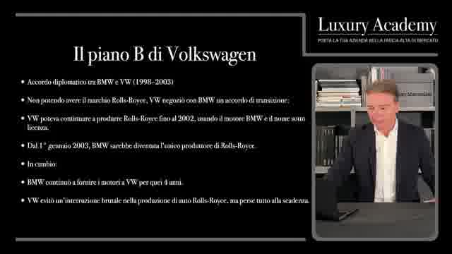 Slide: il piano B di Volkswagen. Accordo diplomatico tra BMW e Volkswagen dal 1998 al 2002: Volkswagen continua a produrre Rolls-Royce fino al 2002 con il nome su licenza e motori BMW. Dal 1° gennaio 2003 BMW è l'unico produttore di Rolls-Royce. BMW continua a fornire motori a Volkswagen per 4 anni. Volkswagen garantisce la continuità delle consegne, ma perde tutto alla scadenza.
